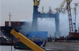 Container chứa phốt pho cháy dữ dội tại cảng Hải Phòng